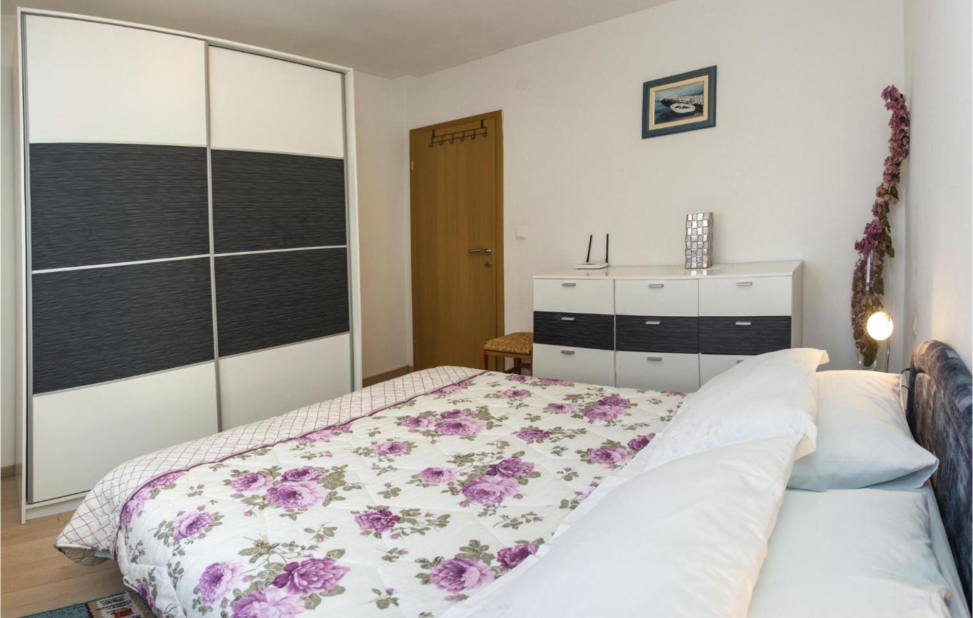 Nice Apartment In Splitska With Wifi Ngoại thất bức ảnh